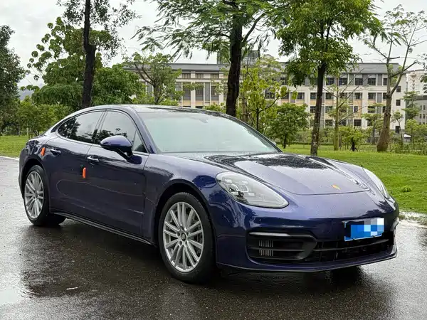 Porsche Panamera 2021