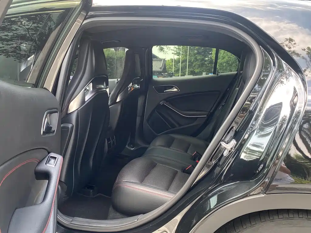 Mercedes-Benz GLA AMG 2020 — фото 15