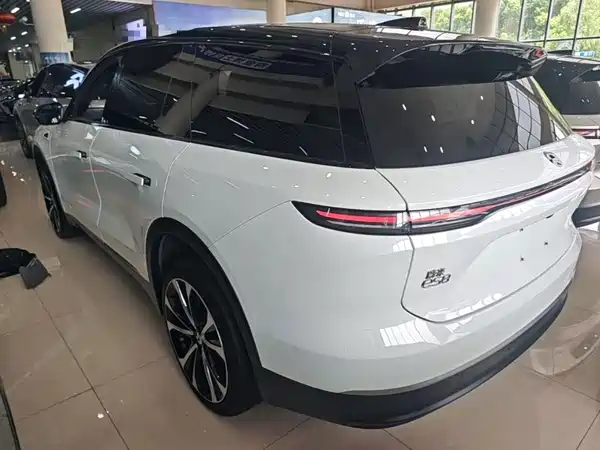 NIO ES8 2024