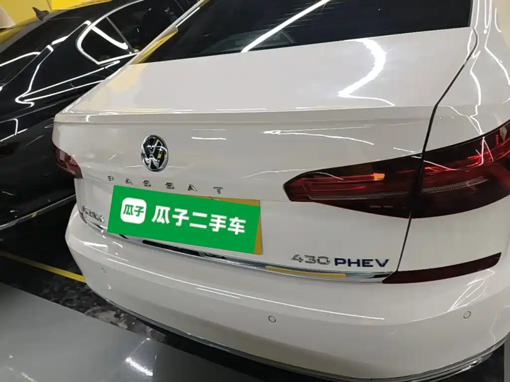 Volkswagen Passat Plug-In Hybrid 2019 — фото 6