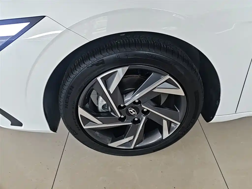 Hyundai Elantra 2025 — фото 23
