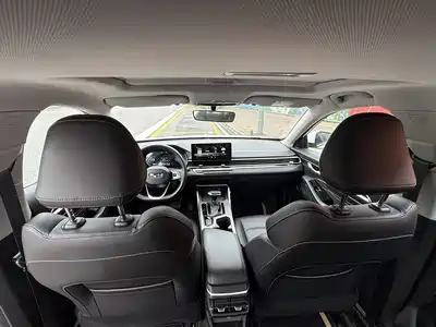 Geely Emgrand 2022