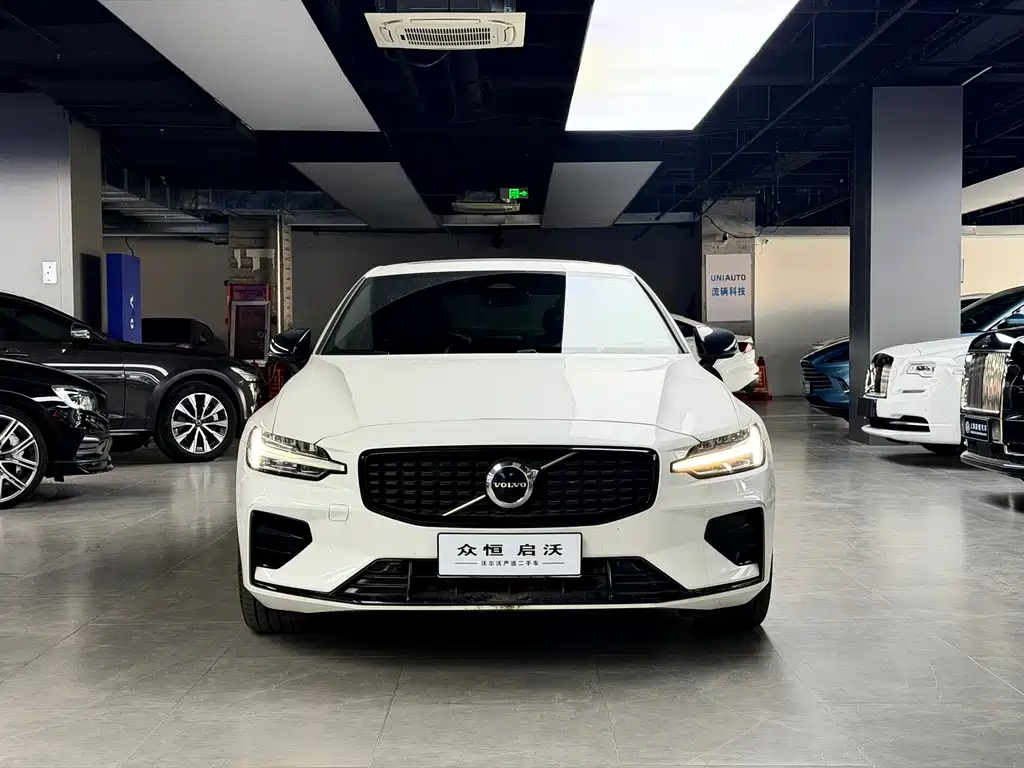Volvo S60 2023 — фото 2