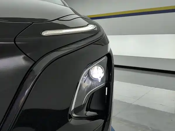 Hongqi E-QM5 2023