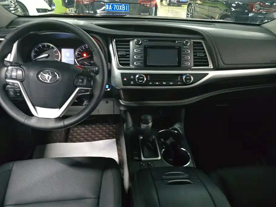 Toyota Highlander 2017 — фото 12