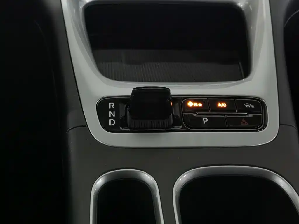 Geely Galaxy Starwish 2024 — фото 13