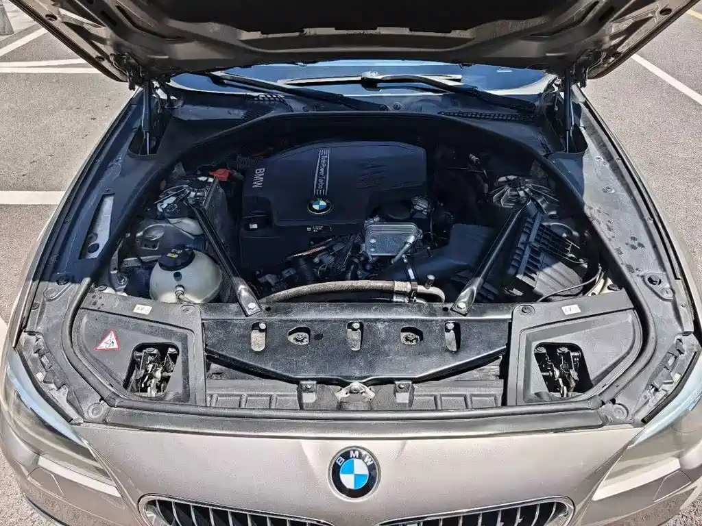 BMW 5 Series 2015 — фото 32