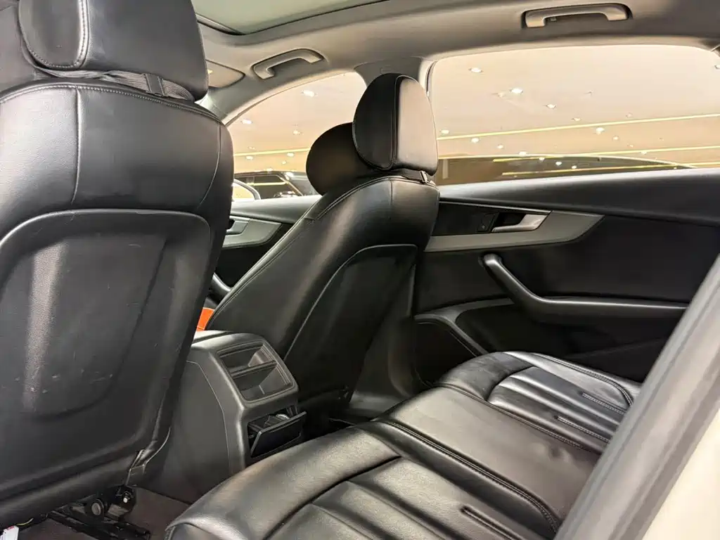 Audi A4L 2018