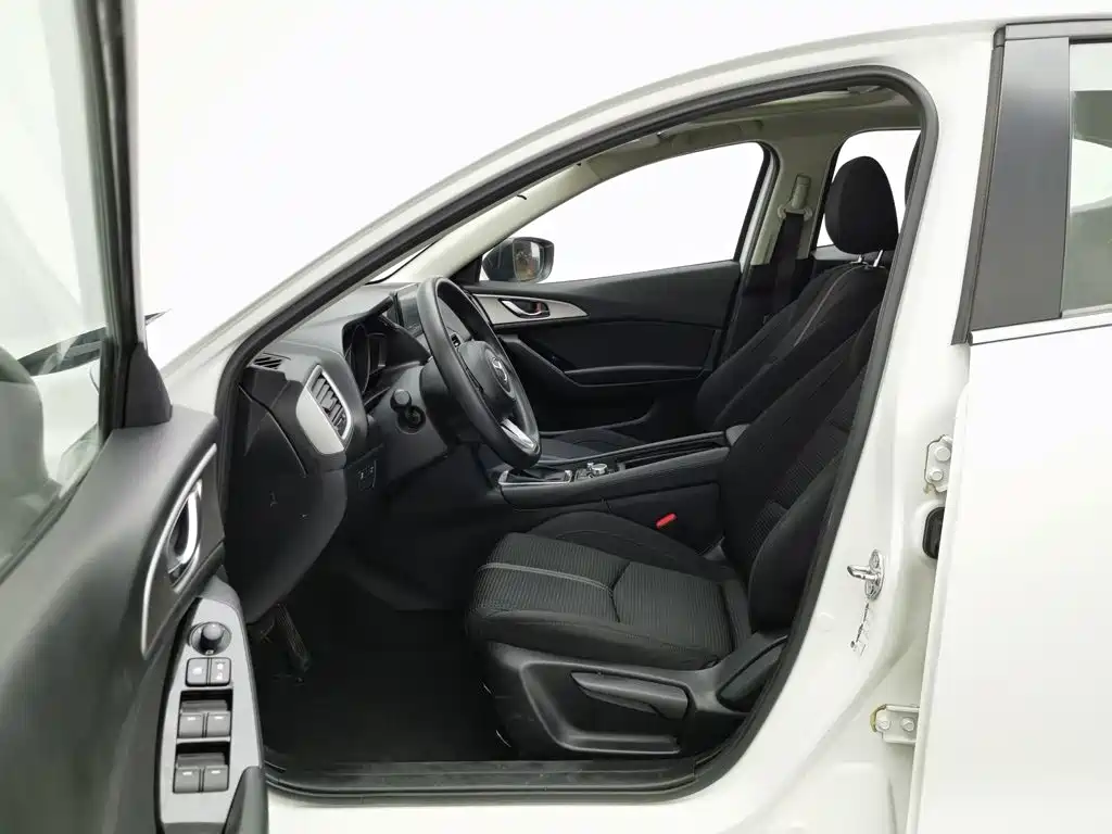 Mazda 3 Axela 2017 — фото 10