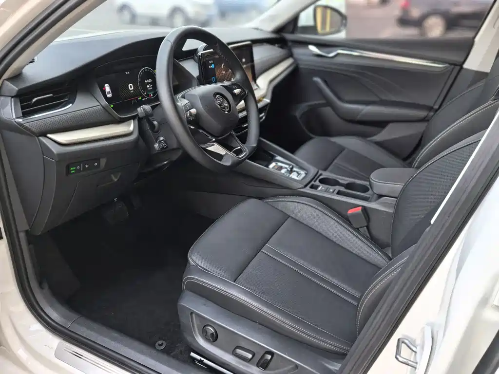 Skoda Octavia 2022 — фото 12