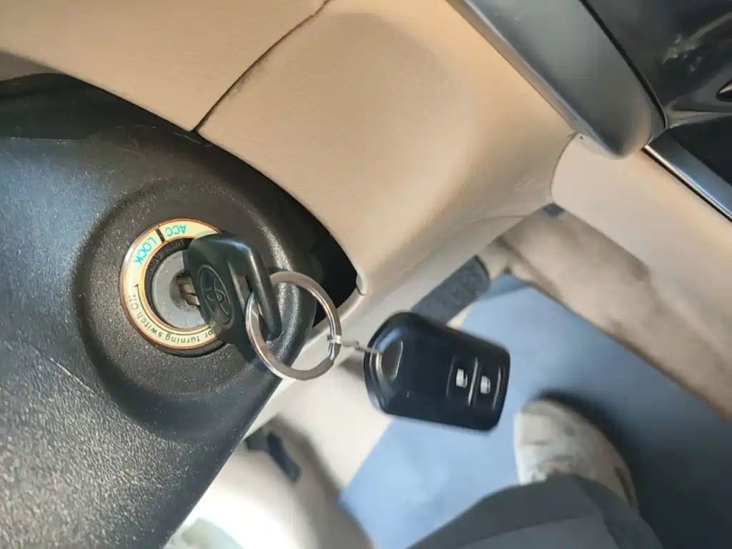 Toyota Yaris L 2015 — фото 9