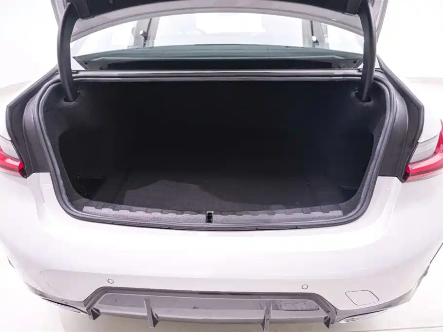 BMW 3 Series 2023 — фото 12