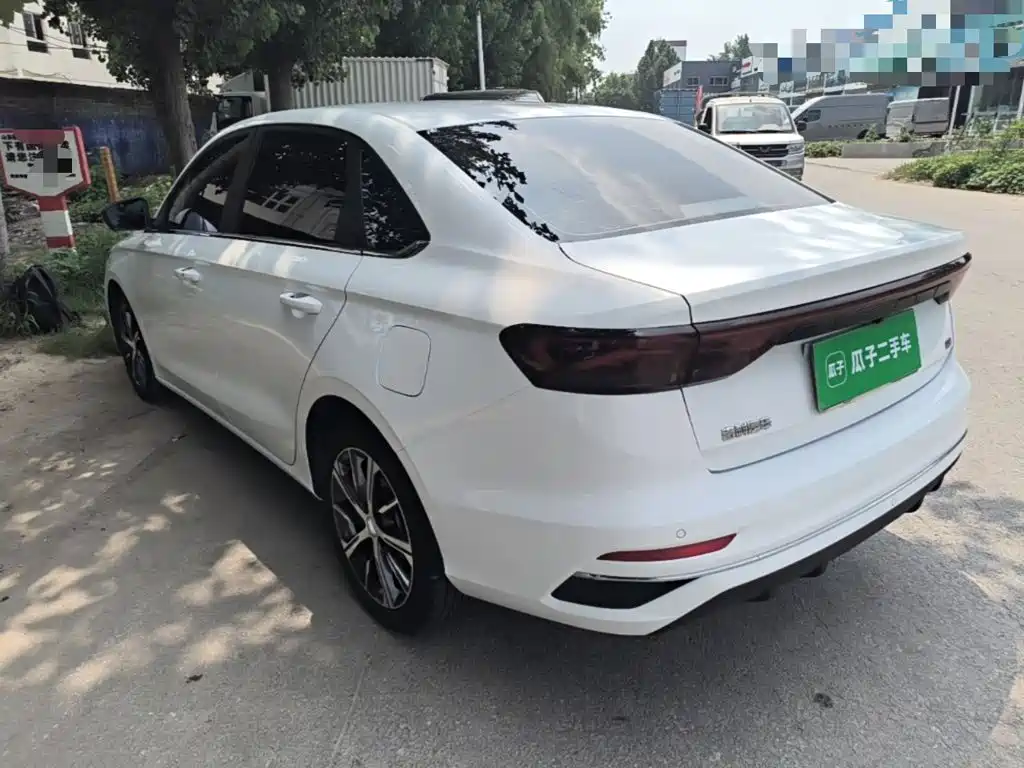 Geely Emgrand 2024