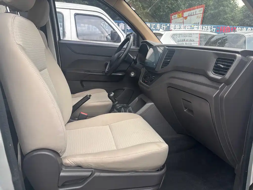 Wuling Hongguang V 2020 — фото 12
