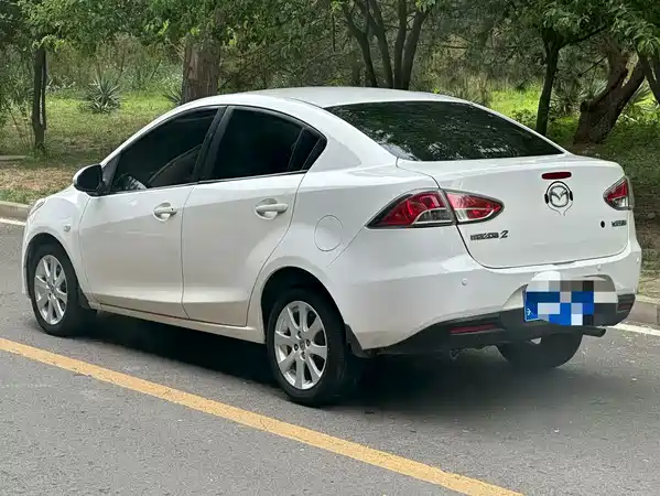 Mazda 2 2012