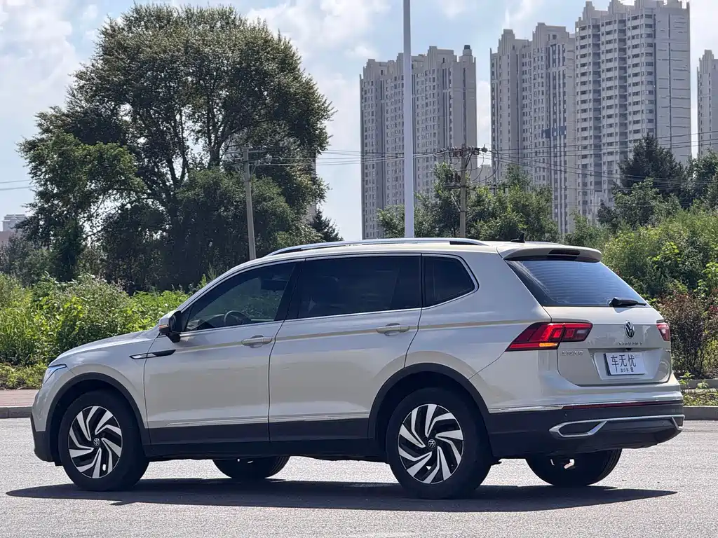 Volkswagen Tiguan L 2023