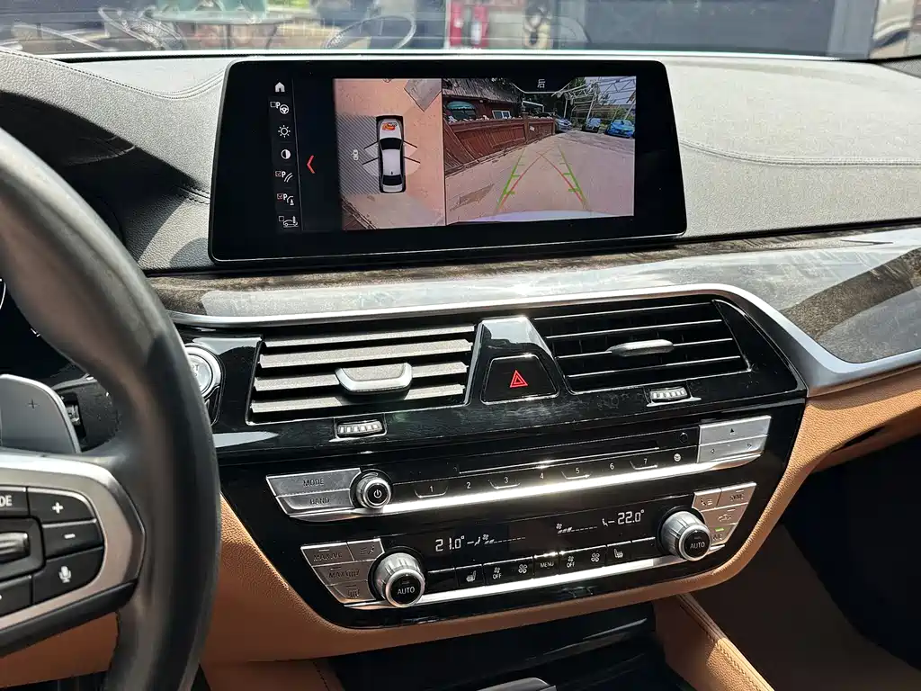 BMW 5 Series 2019 — фото 14