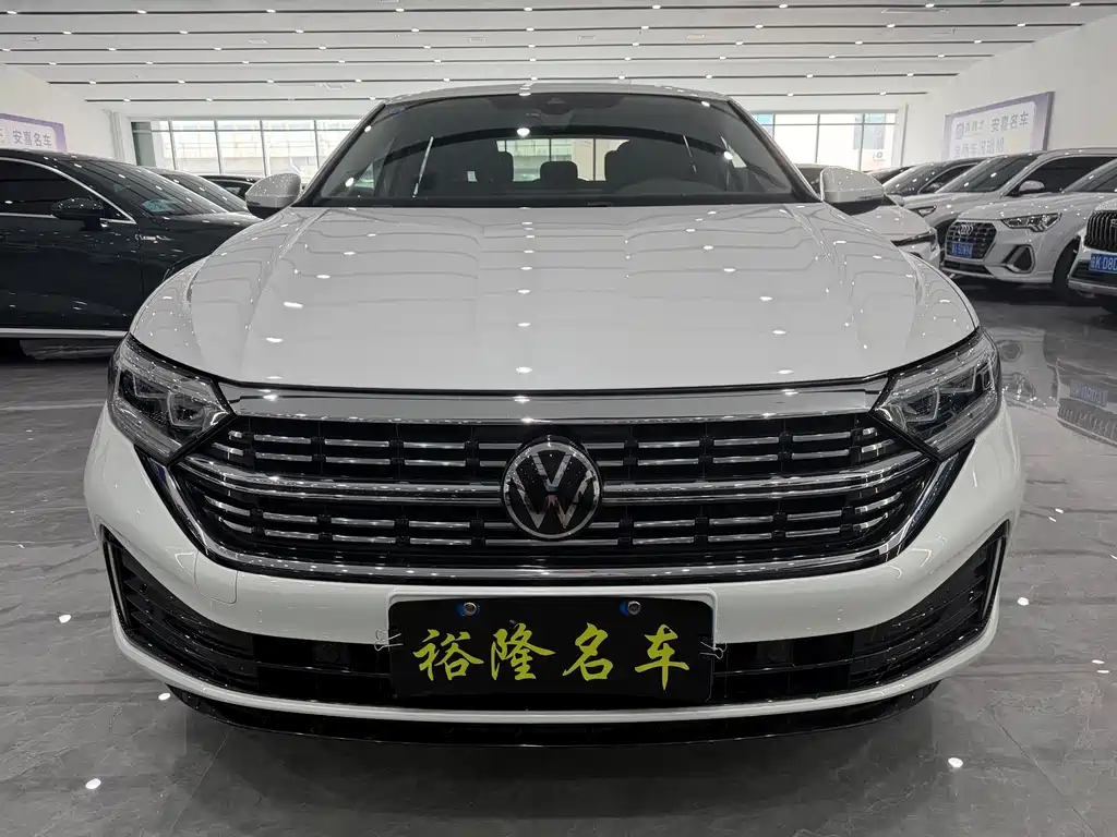 Volkswagen Sagitar 2022
