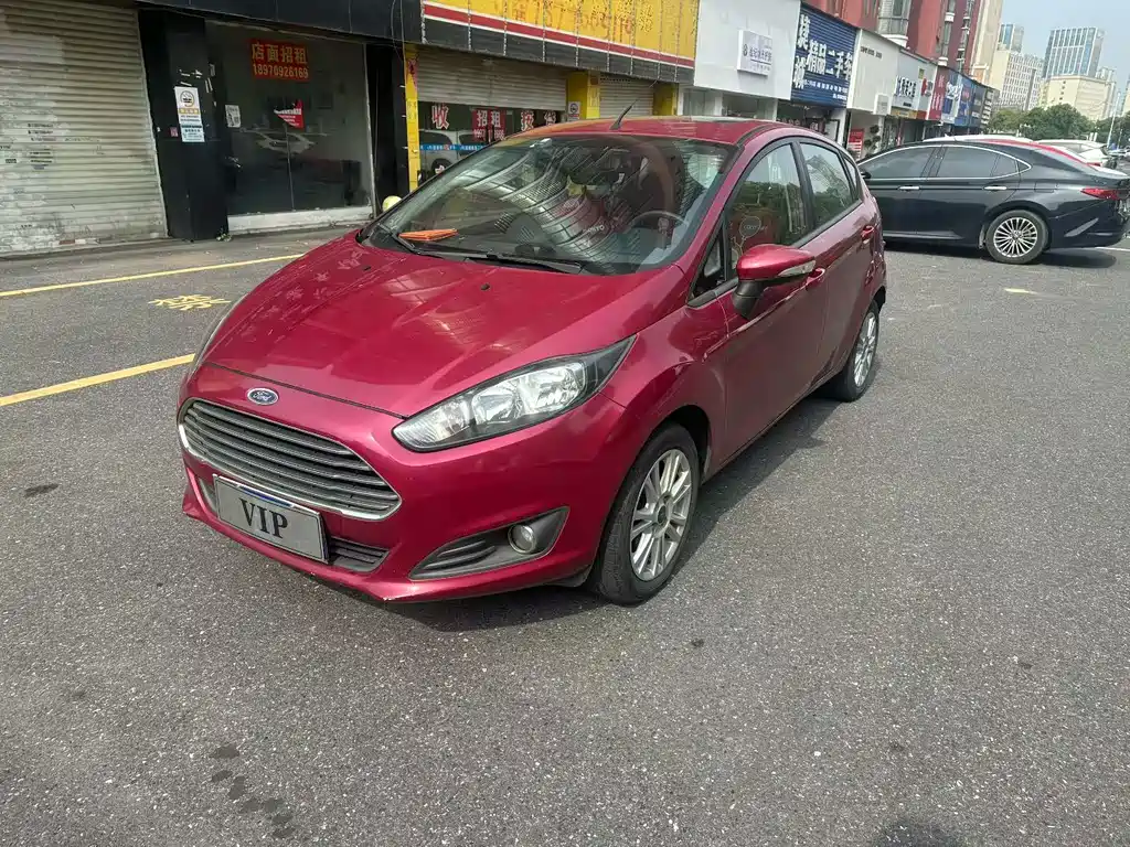 Ford Fiesta 2014 — фото 1