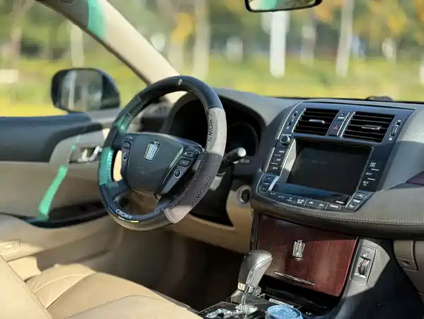 Toyota Crown 2010