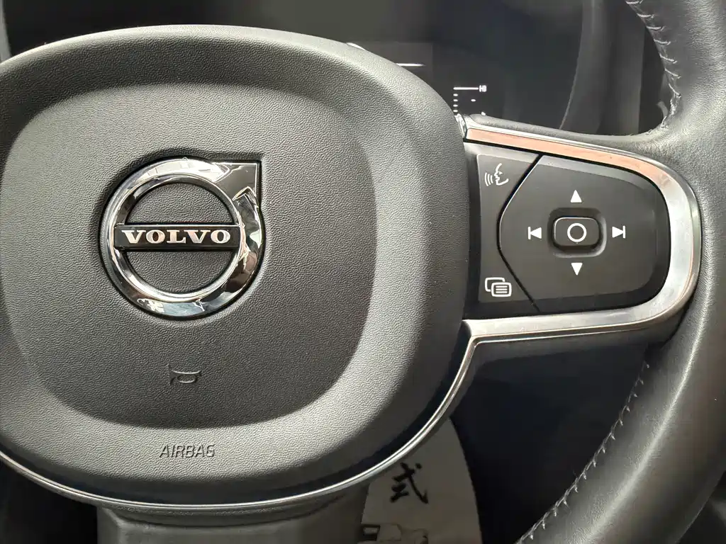 Volvo XC60 2019 — фото 17