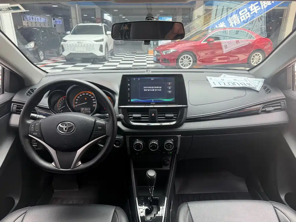 Toyota Yaris L 2022 — фото 11