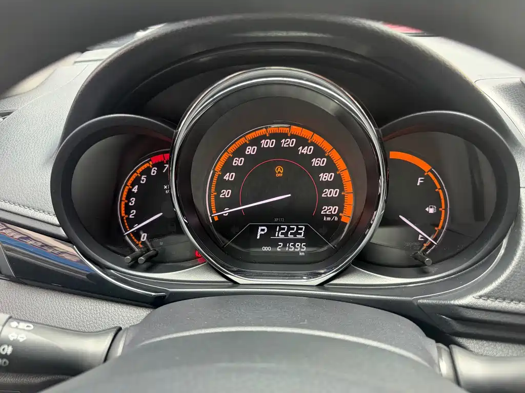 Toyota Yaris L 2022 — фото 12