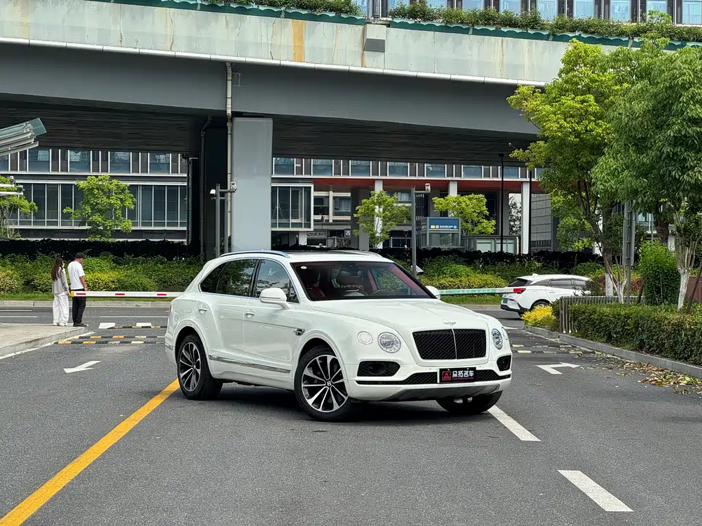 Bentley Bentayga 2018 — фото 3
