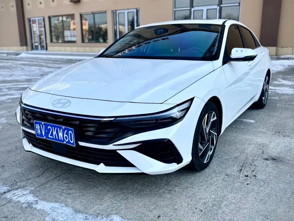 Hyundai Elantra 2023 — фото 1