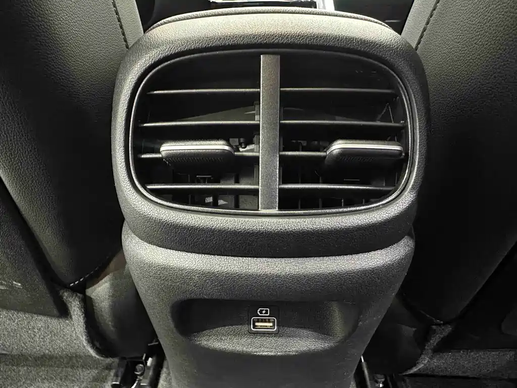 Hyundai Elantra 2022 — фото 15