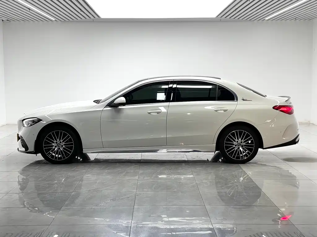 Mercedes-Benz C-Class 2024
