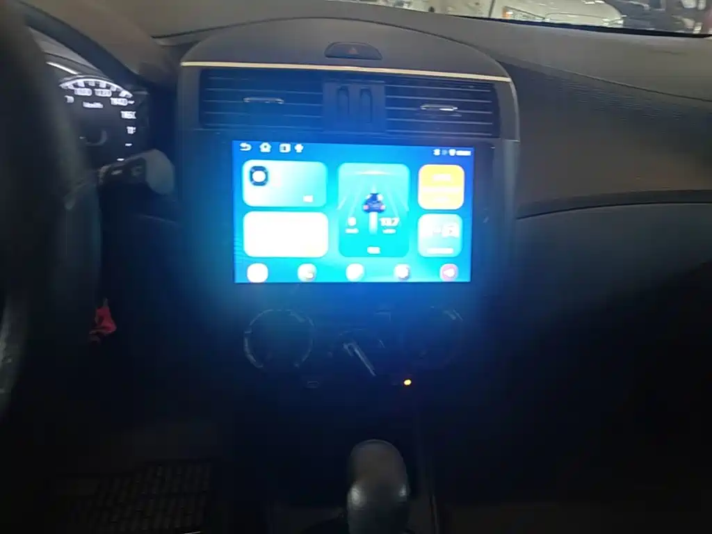 Nissan Tiida 2015 — фото 13