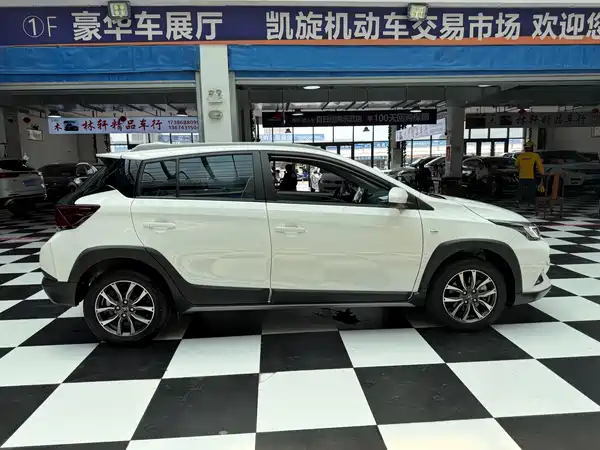 Toyota Yaris L 2022
