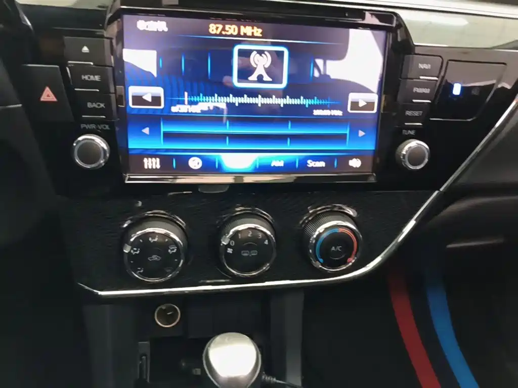 Toyota Corolla 2015 — фото 13