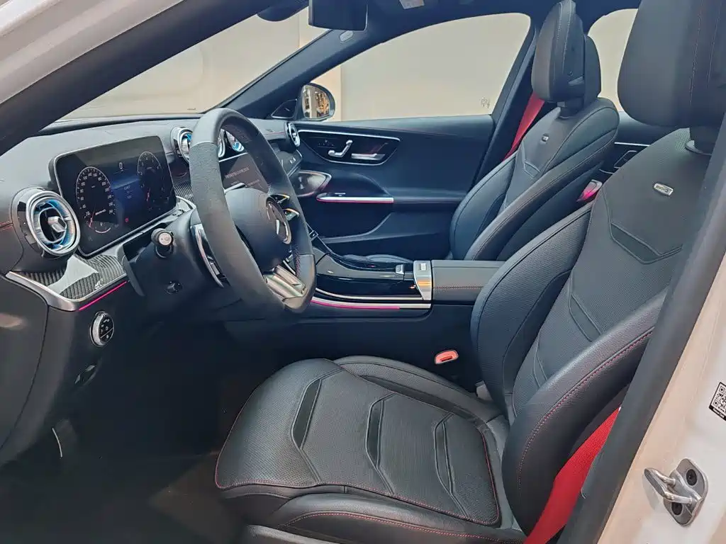 Mercedes-Benz C-Class AMG 2025 — фото 11