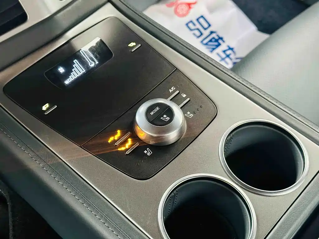 Aston Martin Rapide 2013 — фото 12