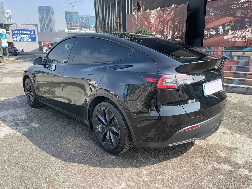 Tesla Model Y 2023 — фото 15