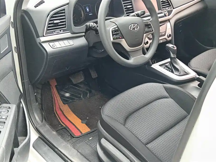 Hyundai Elantra 2016 — фото 9
