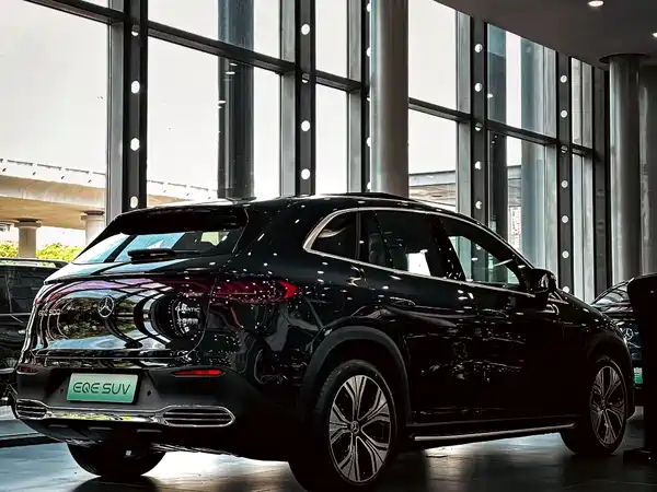 Mercedes-Benz EQE SUV 2025
