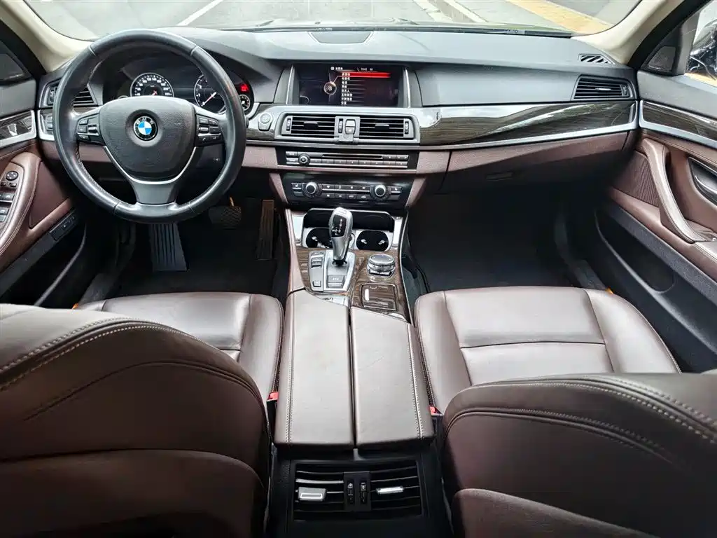 BMW 5 Series 2016 — фото 9