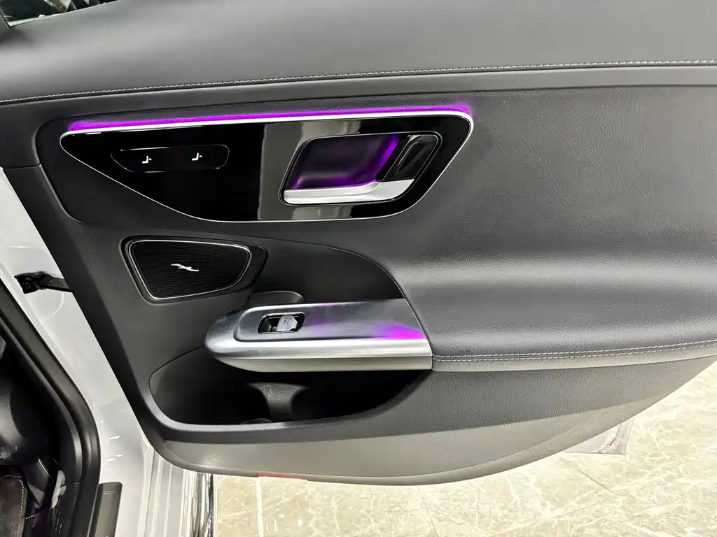 Mercedes-Benz C-Class 2024 — фото 16