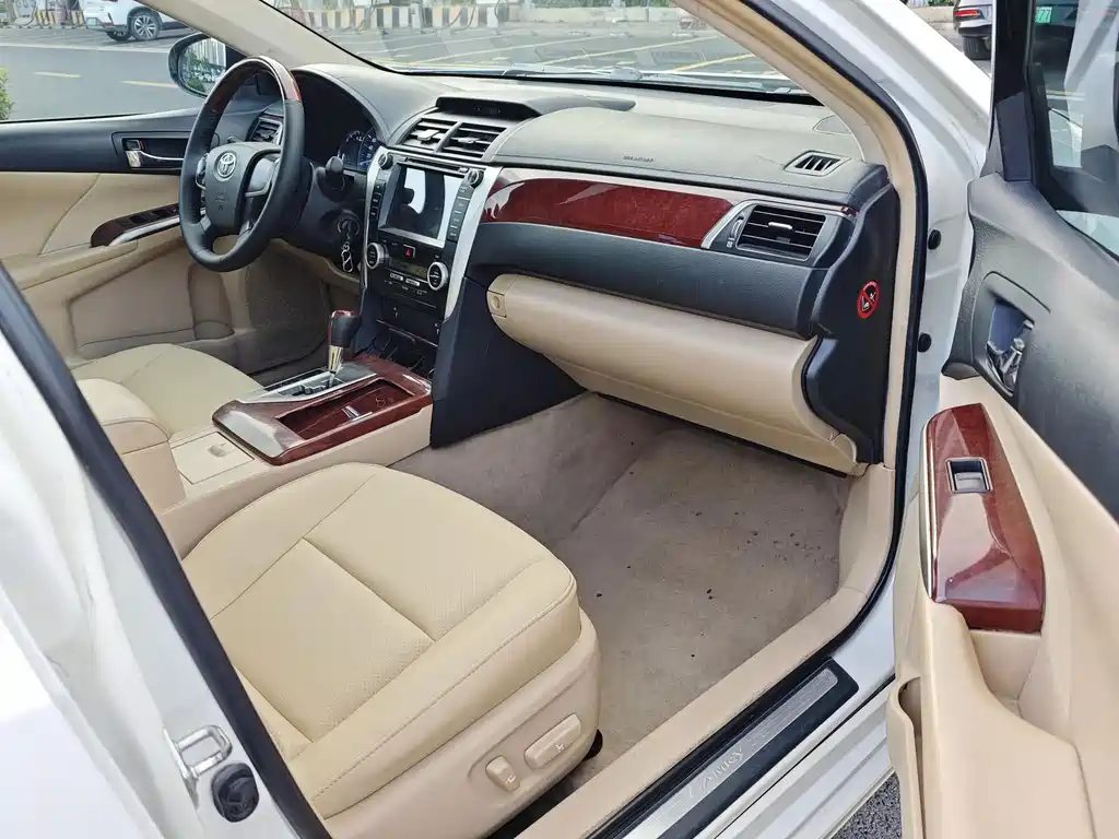 Toyota Camry 2013 — фото 10