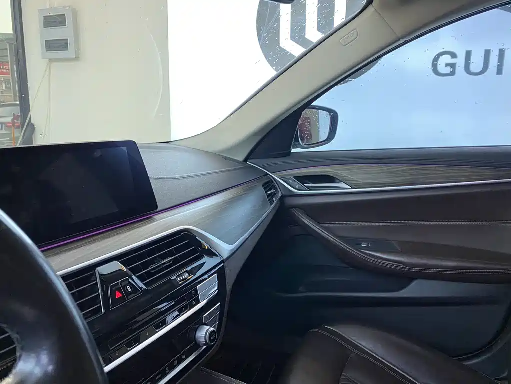 BMW 5 Series New Energy 2018 — фото 13
