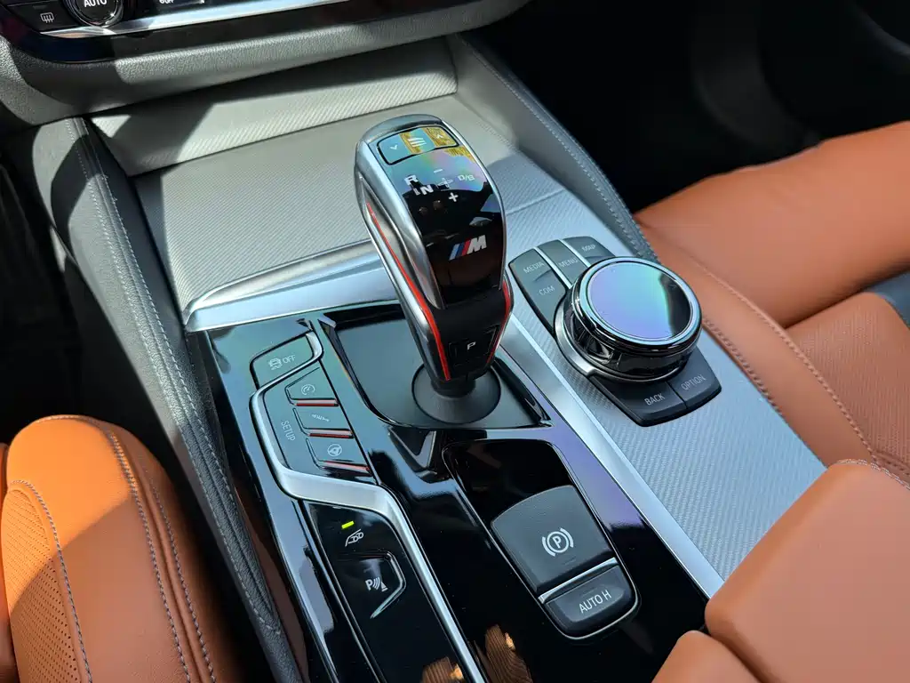 BMW M5 2018 — фото 12