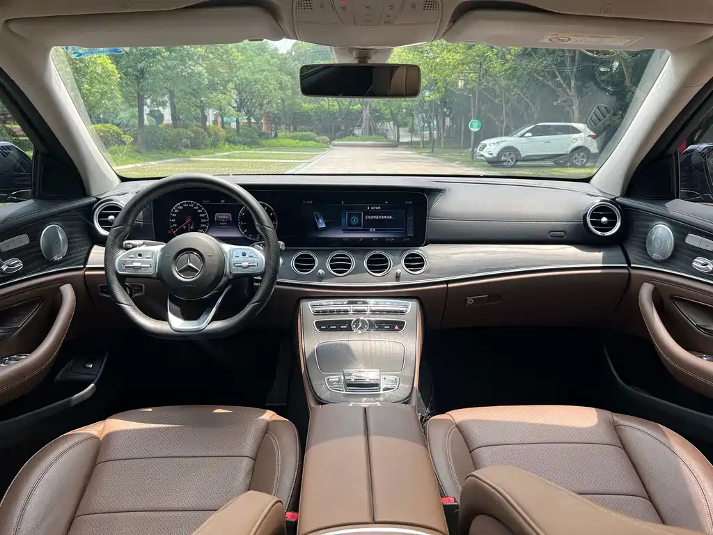 Mercedes-Benz E-Class 2020 — фото 18