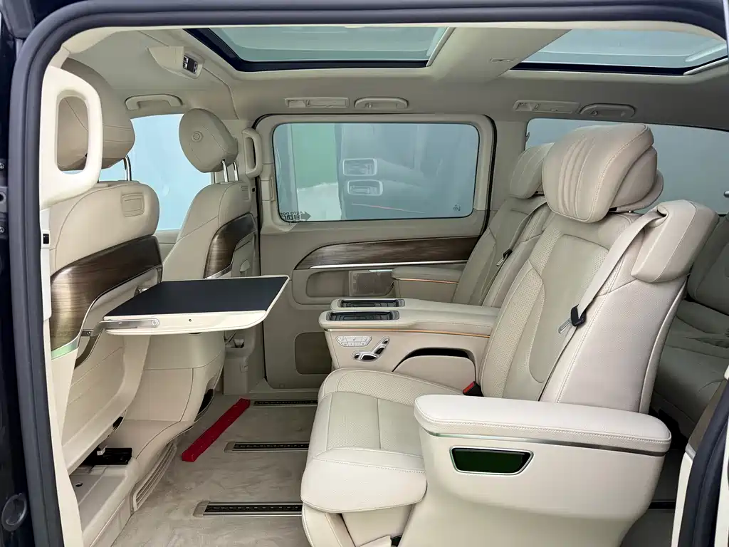 Mercedes-Benz V-Class 2021 — фото 13