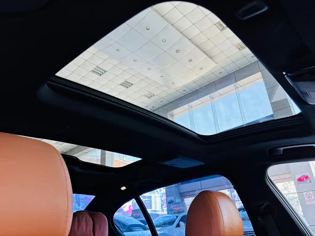BMW 5 Series 2018 — фото 15