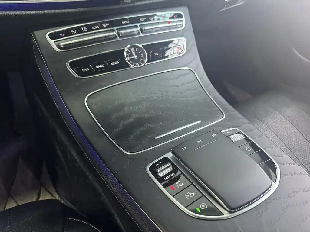 Mercedes-Benz E-Class 2019 — фото 11