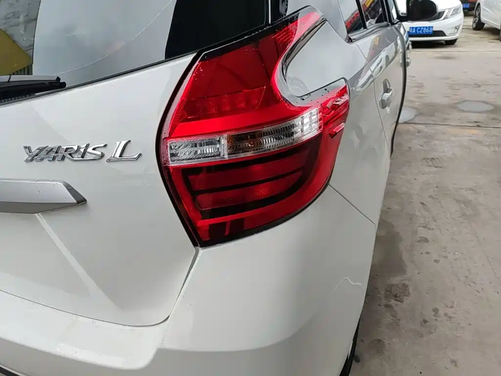 Toyota Yaris L 2018 — фото 8
