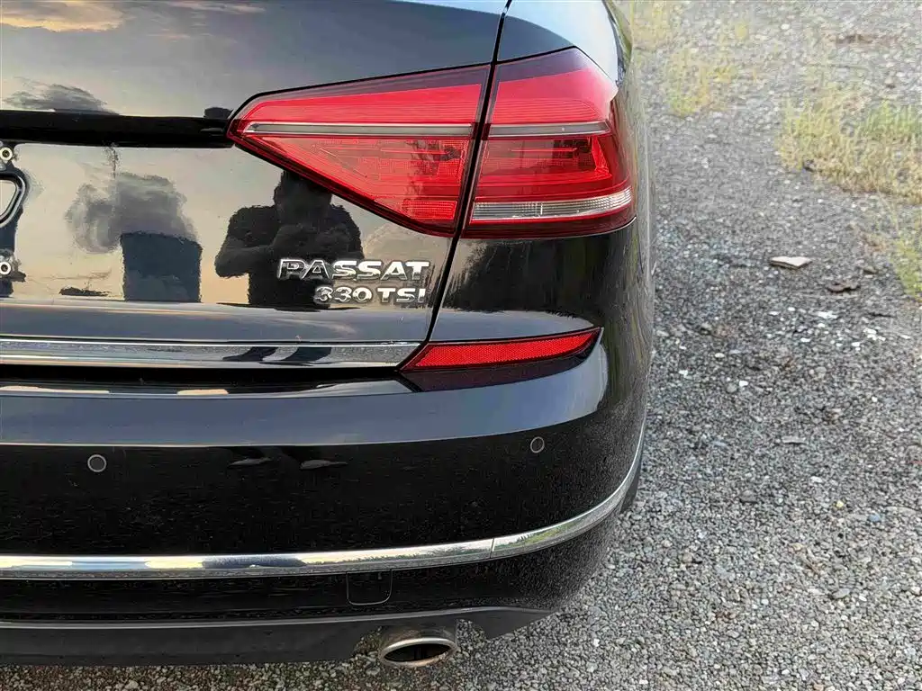 Volkswagen Passat 2017 — фото 16